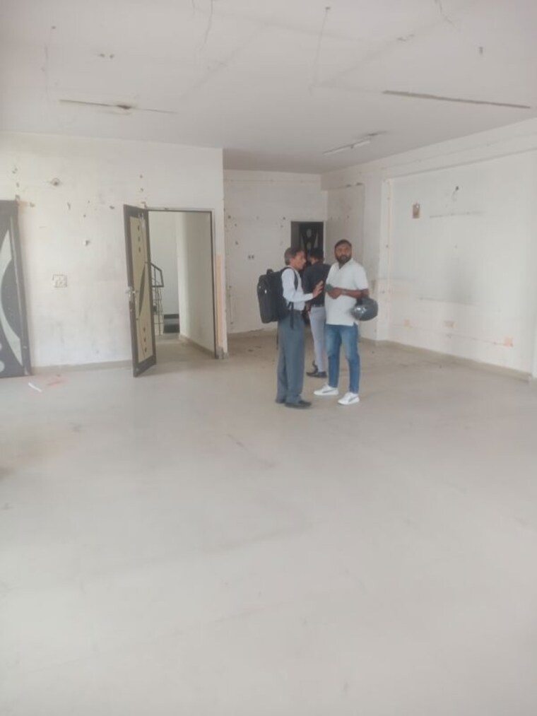  Parking, okhla industrial estate phase 1 Commercial Warehouse 800 Sq.Yd. In Okhla Industrial Estate Phase 1 Delhi 10186003