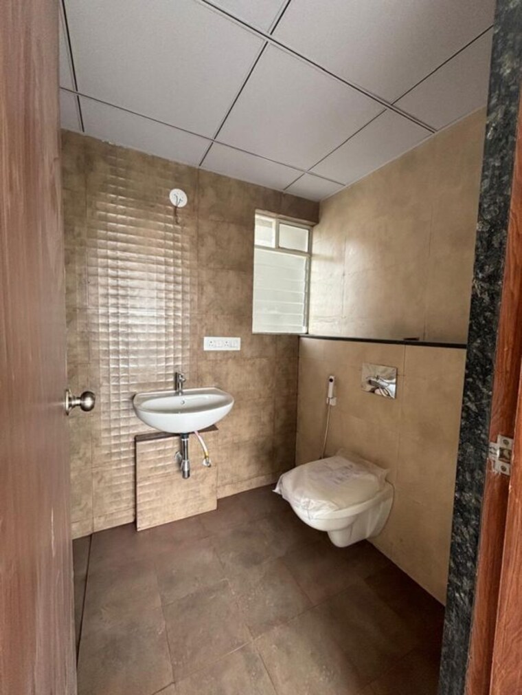 Bathroom, gagan-ela 2 Bedroom 1000 Sq.Ft. Apartment In Nibm Road Pune 8858995