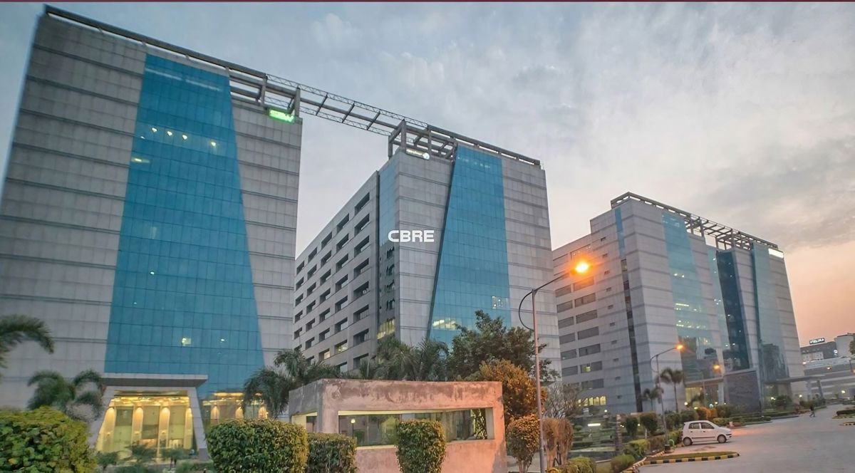 Office Space For Sale in Bhutani Avenue 62
