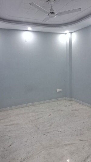 Room in 2 BHK Builder Floor at Preet Vihar – for Rent