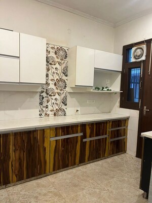 Bedroom in 3 BHK Builder Floor at Ardee City, Sector 52 – for Rent