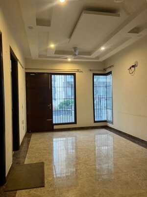Room in 3 BHK Builder Floor at Ardee City, Sector 52 – for Rent