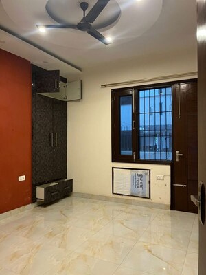 Room in 3 BHK Builder Floor at Ardee City, Sector 52 – for Rent