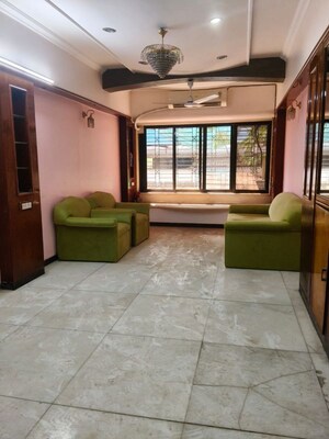 Living Room in 2 BHK Apartment at Vakola – for Rent