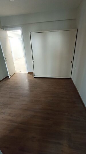 Room in 3 BHK Apartment at Signature Global City 63A, Sector 63a – for Rent