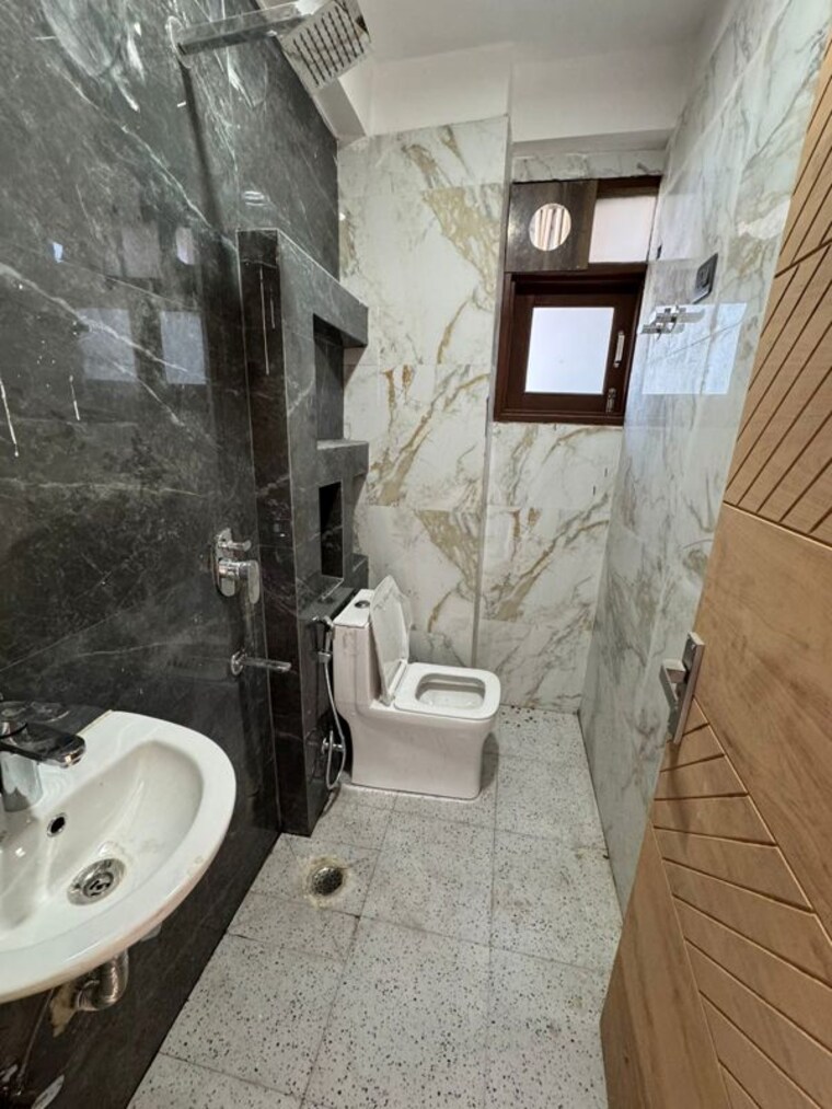 Bathroom, neb sarai 1 Bedroom 450 Sq.Ft. Builder Floor In Neb Sarai Delhi 10186493