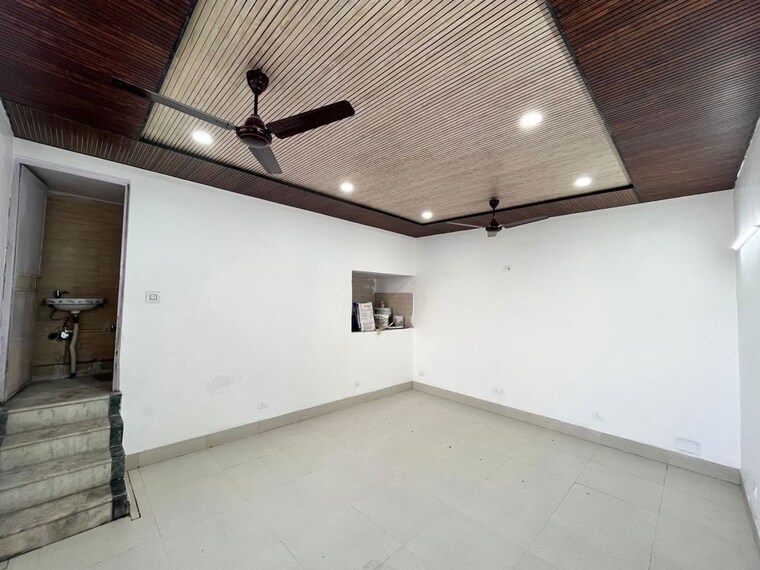 Team Area, greater kailash ii Commercial Office Space 2000 Sq.Ft. In Greater Kailash ii Delhi 10186971