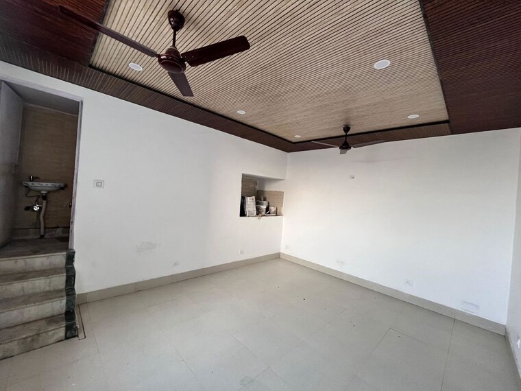 Team Area, greater kailash ii Commercial Office Space 2000 Sq.Ft. In Greater Kailash ii Delhi 10186971