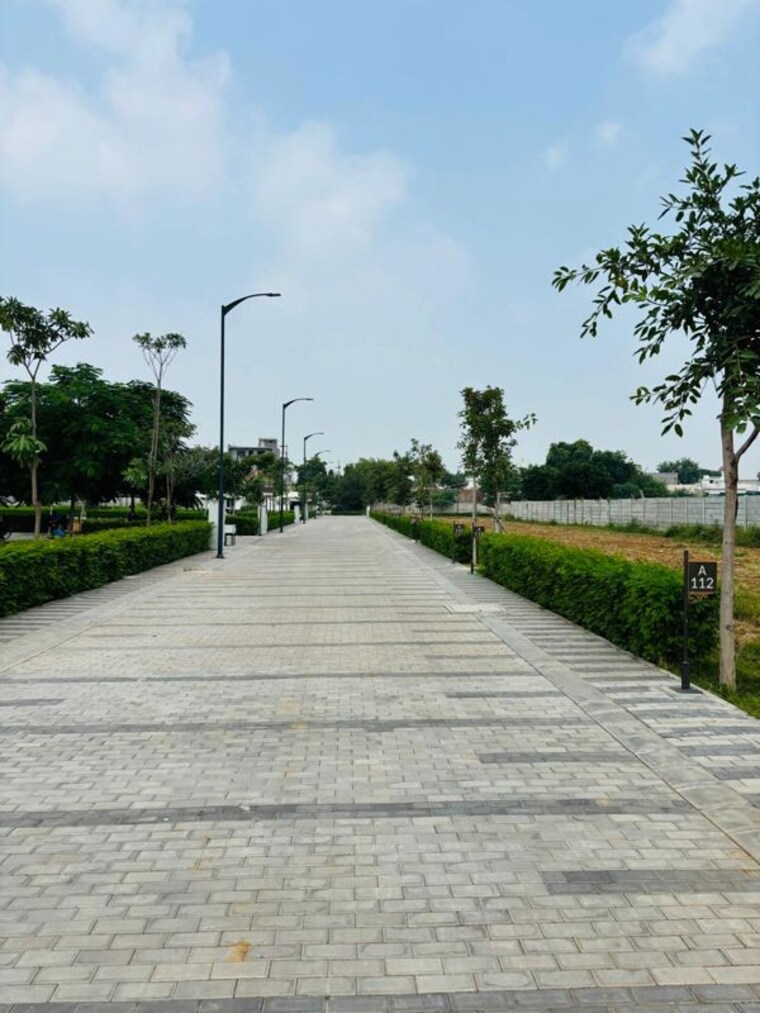 Garden, bptp-parkland  250 Sq.Yd. Plot In Sector 75 Faridabad 10183078
