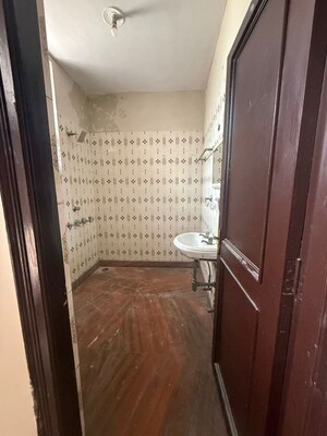 Bathroom in 1 BHK Builder Floor at Sector 45 – for Rent