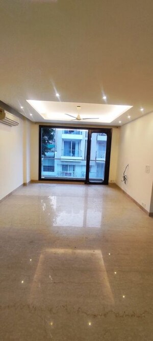 Room in 3 BHK Builder Floor at Green Park – for Rent