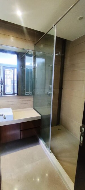 Kitchen in 3 BHK Builder Floor at Green Park – for Rent