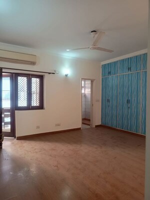 Room in 3 BHK Builder Floor at Vasant Vihar – for Rent