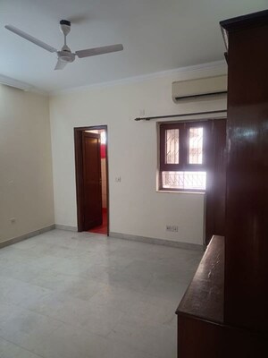 Room in 3 BHK Builder Floor at Vasant Vihar – for Rent