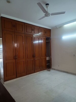Room in 3 BHK Builder Floor at Vasant Vihar – for Rent