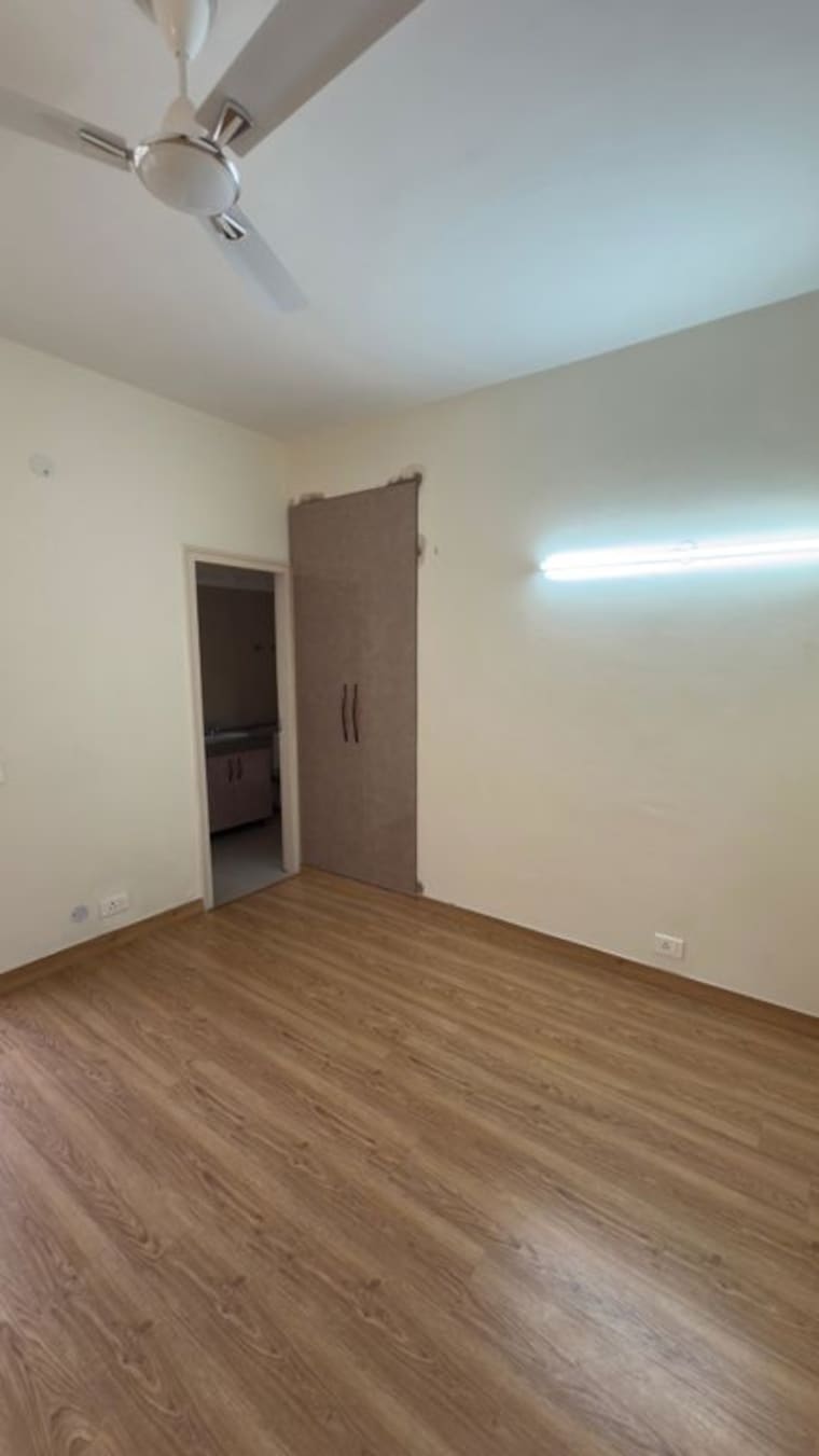Room, emaar-palm-hills 3.5 Bedroom 1930 Sq.Ft. Apartment In Sector 77 Gurgaon 10188235