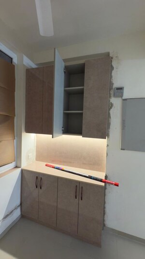 Furnished Amenities in 3.5 BHK Apartment at Emaar Palm Hills, Sector 77 – for Rent