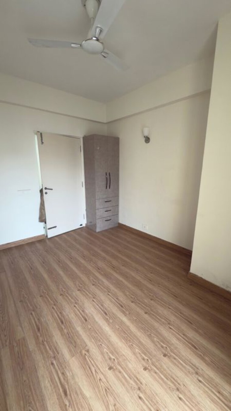 Room, emaar-palm-hills 3.5 Bedroom 1930 Sq.Ft. Apartment In Sector 77 Gurgaon 10188235