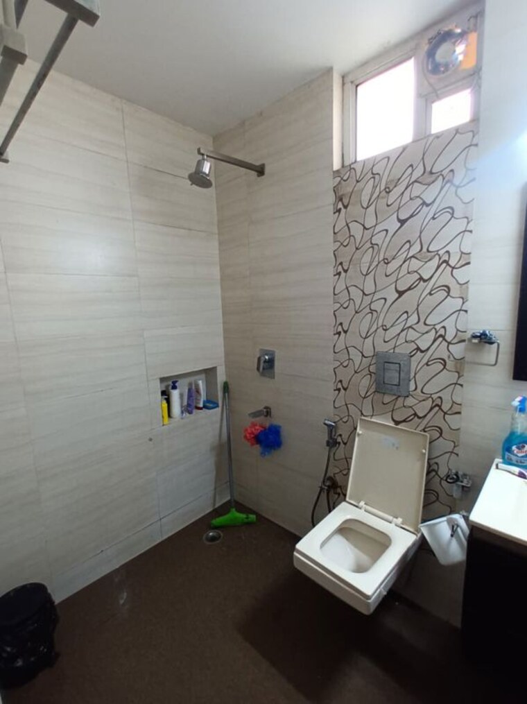 Bathroom, vasant kunj 3 Bedroom 2500 Sq.Ft. Apartment In Vasant Kunj Delhi 10188428