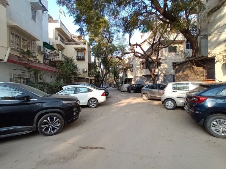  Parking, vasant kunj 3 Bedroom 2500 Sq.Ft. Apartment In Vasant Kunj Delhi 10188428