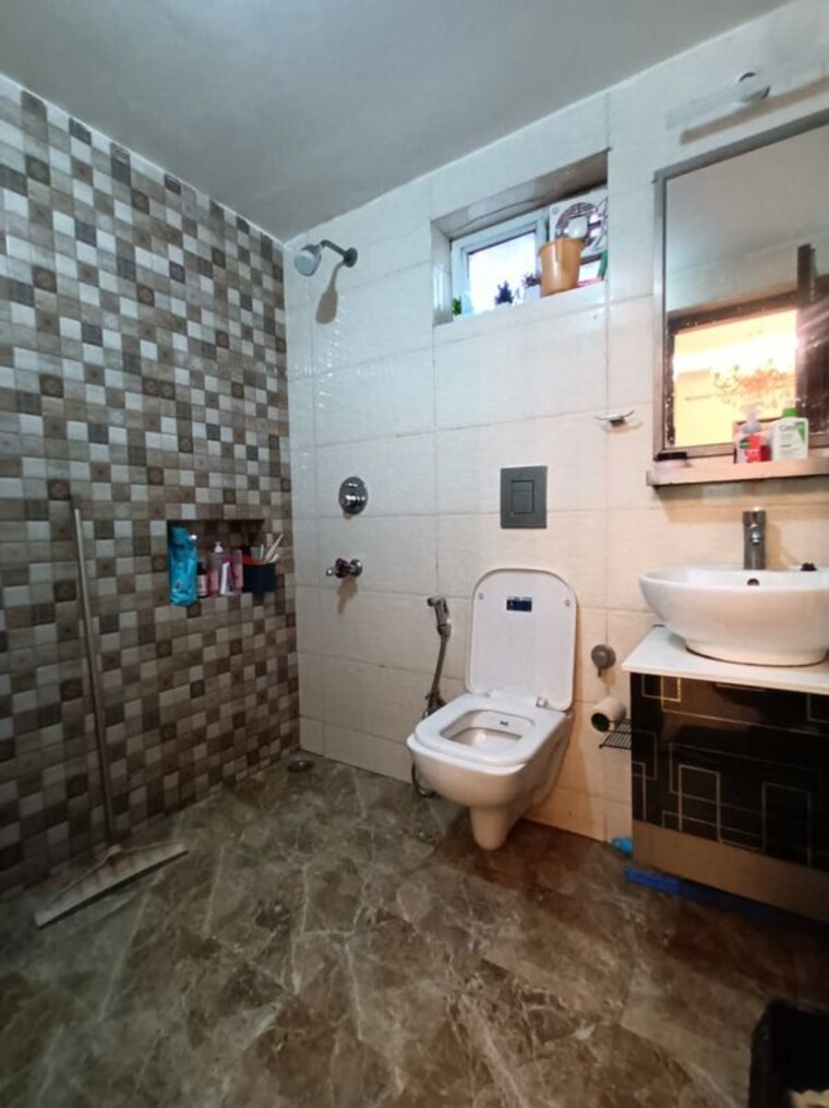 Bathroom, vasant kunj 3 Bedroom 2500 Sq.Ft. Apartment In Vasant Kunj Delhi 10188428