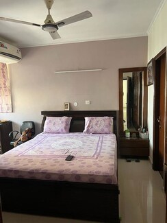 3.5 BHK + Servant Room Apartment For Rent in Suncity Essel Tower