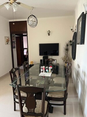 Team Area in 3.5 BHK Apartment at Suncity Essel Tower, Sector 28 – for Rent