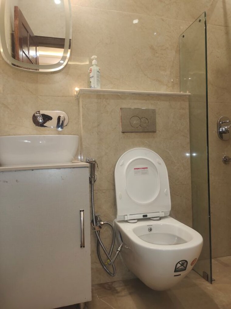 Bathroom, lajpat nagar 4 2 Bedroom 900 Sq.Ft. Builder Floor In Lajpat Nagar 4 Delhi 10188573