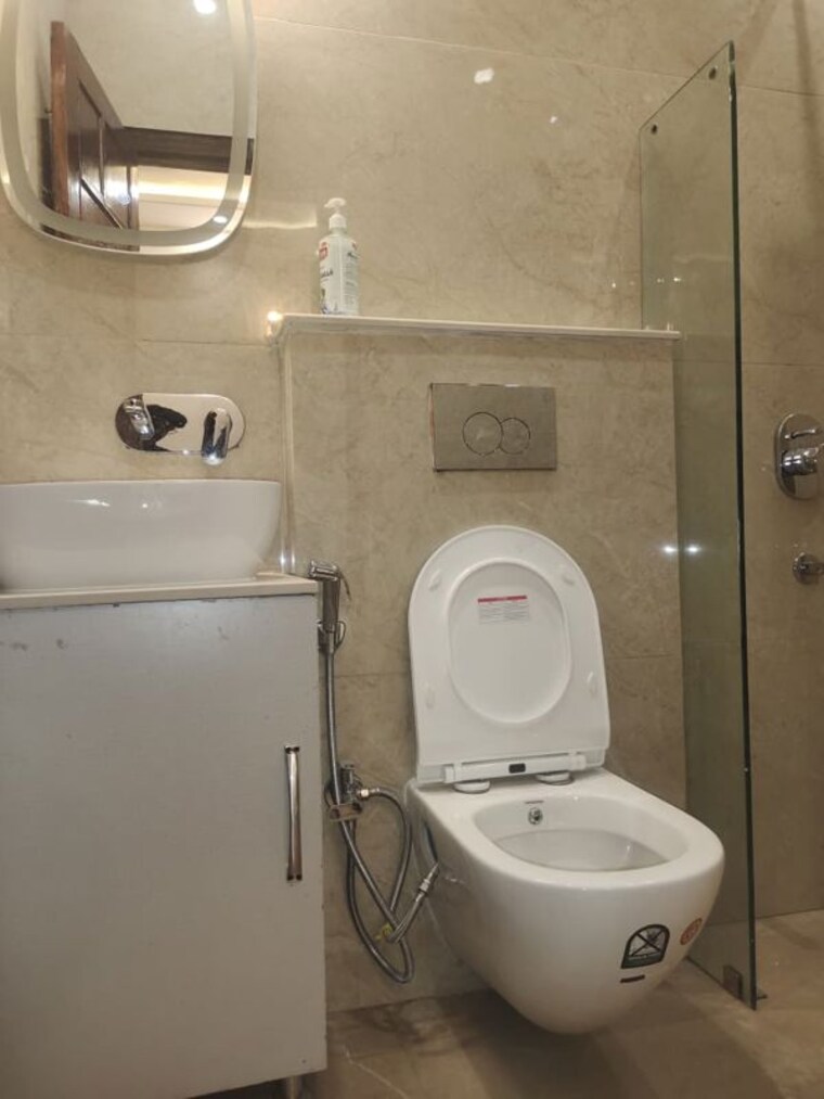 Bathroom, lajpat nagar 4 2 Bedroom 900 Sq.Ft. Builder Floor In Lajpat Nagar 4 Delhi 10188573