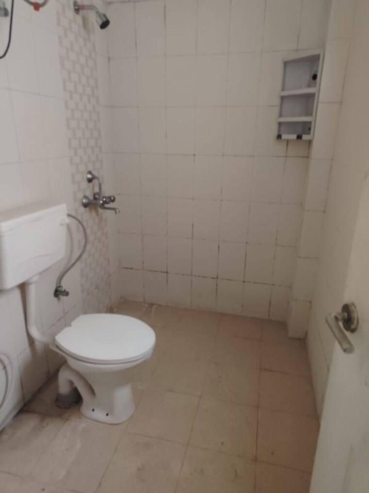 Bathroom, shree-vardhman-mantra 2 Bedroom 800 Sq.Ft. Apartment In Sector 67 Gurgaon 10188677