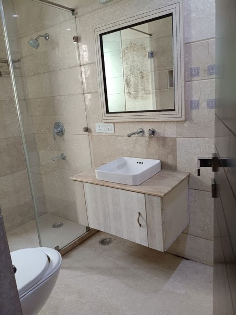 Bathroom, new friends colony 6 Bedroom 500 Sq.Yd. Independent House In New Friends Colony Delhi 10188681