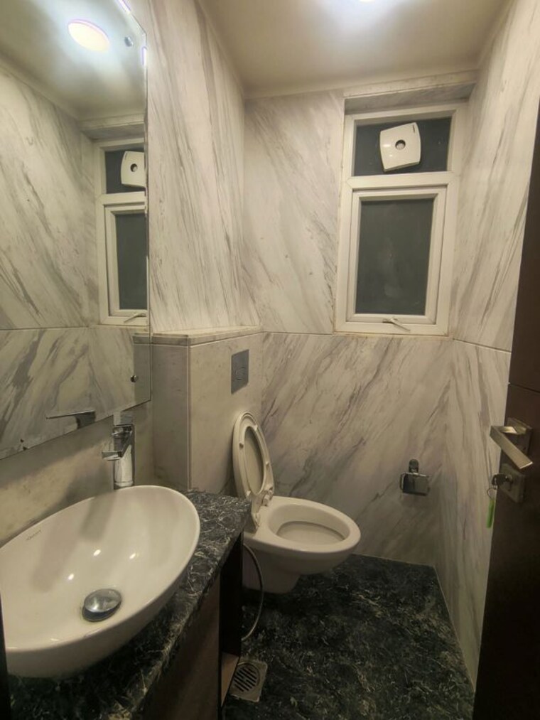 Bathroom, sarvapriya vihar 3 Bedroom 2000 Sq.Ft. Builder Floor In Sarvapriya Vihar Delhi 10188769