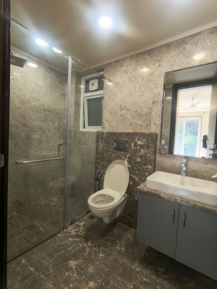 Bathroom, sarvapriya vihar 3 Bedroom 2000 Sq.Ft. Builder Floor In Sarvapriya Vihar Delhi 10188769