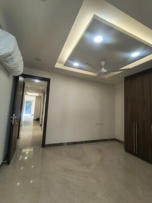 Room in 3 BHK Builder Floor at Sarvapriya Vihar – for Rent