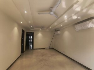 Room in 3 BHK Builder Floor at Sarvapriya Vihar – for Rent