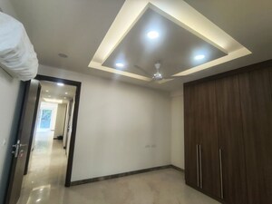 Room in 3 BHK Builder Floor at Sarvapriya Vihar – for Rent