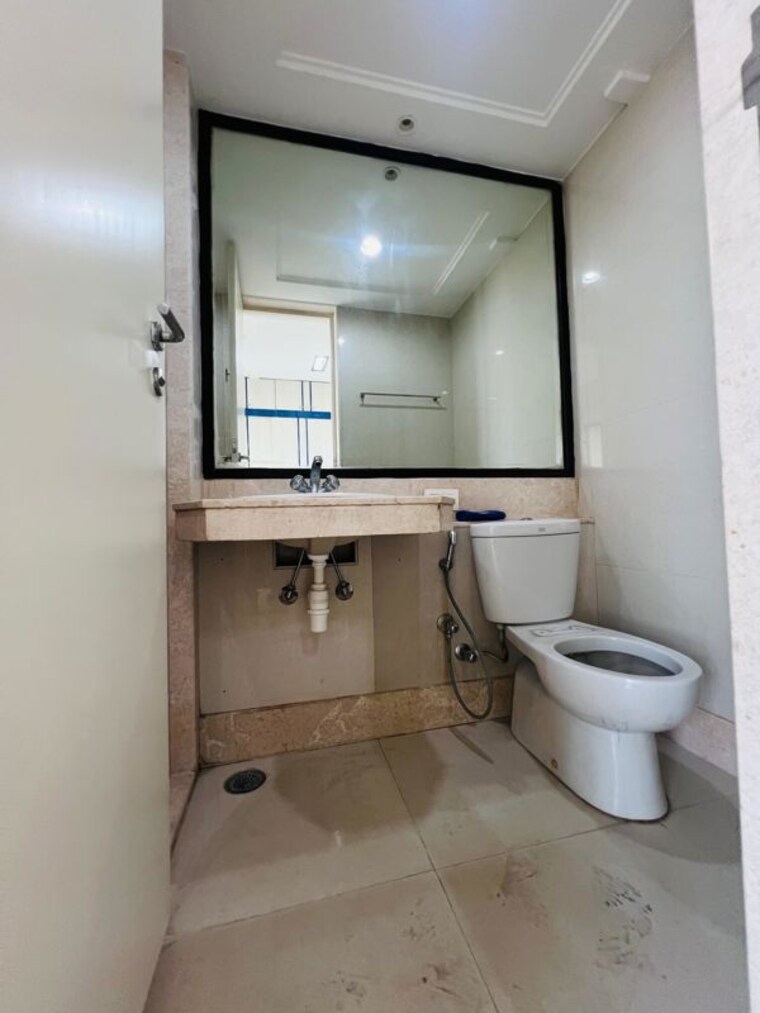 Bathroom, hiranandani-estate-amanda 3 Bedroom 1680 Sq.Ft. Apartment In Ghodbunder Road Thane 10188759