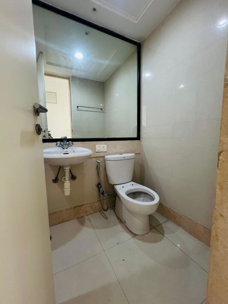 Bathroom, hiranandani-estate-amanda 3 Bedroom 1680 Sq.Ft. Apartment In Ghodbunder Road Thane 10188759