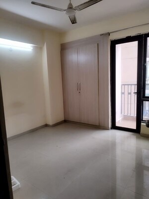 Room in 2.5 BHK Apartment at Logix Blossom County, Sector 137 – for Rent