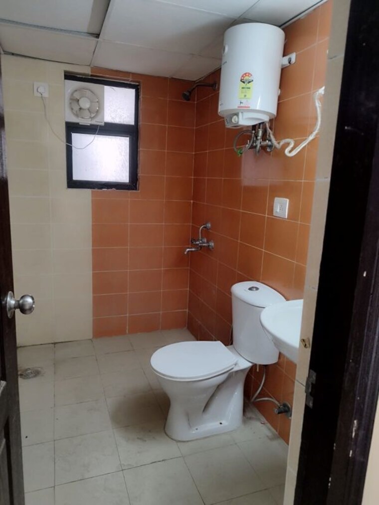 Bathroom, logix-blossom-county 2.5 Bedroom 1202 Sq.Ft. Apartment In Sector 137 Noida 10188761