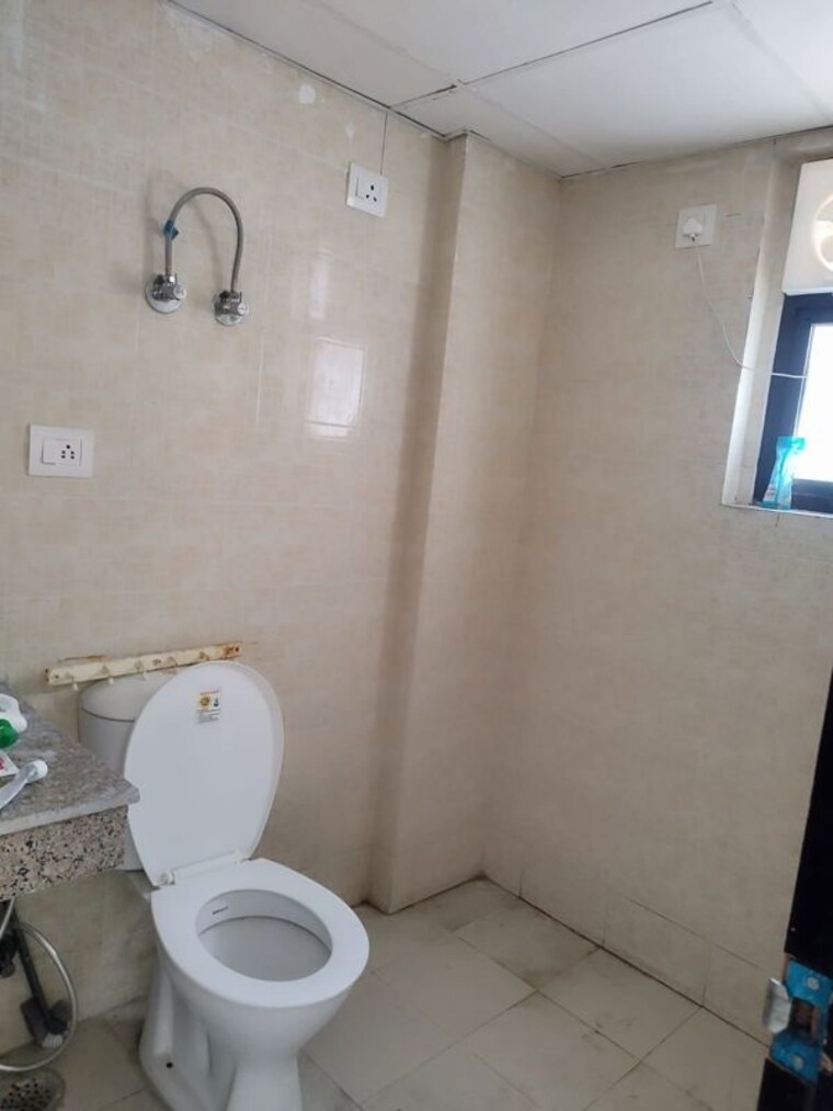 Bathroom, logix-blossom-county 2.5 Bedroom 1202 Sq.Ft. Apartment In Sector 137 Noida 10188761