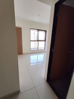 Room in 2.5 BHK Apartment at Chandak 34 Park Estate, Goregaon West – for Rent