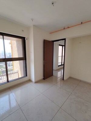 Room in 2.5 BHK Apartment at Chandak 34 Park Estate, Goregaon West – for Rent