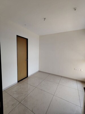 Room in 2.5 BHK Apartment at Chandak 34 Park Estate, Goregaon West – for Rent