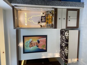 Furnished Amenities in 2 BHK Apartment at Vaibhavlaxmi Address 51, Bandra East – for Sale