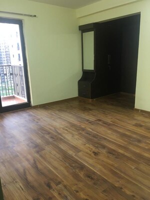 Room in 3 BHK Apartment at Logix Blossom County, Sector 137 – for Rent