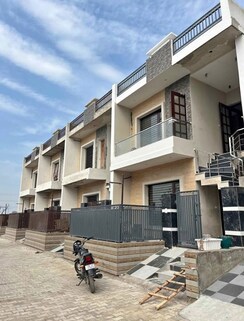 3 BHK + Servant Room,Study Room,Extra Room Independent House For Sale in Sector 125