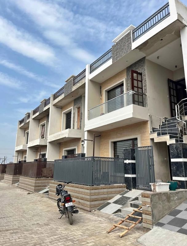 3 BHK + Servant Room,Study Room,Extra Room Independent House For Sale in Sector 125