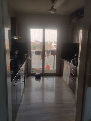 Room in 2 BHK Apartment at Sanpada – for Rent