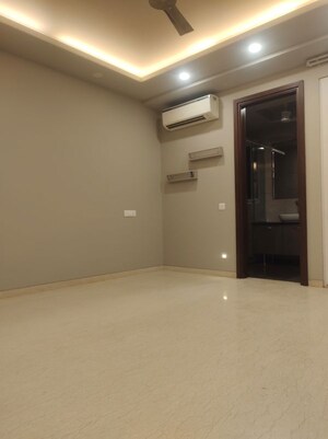 Room in 3 BHK Builder Floor at Greater Kailash I – for Rent